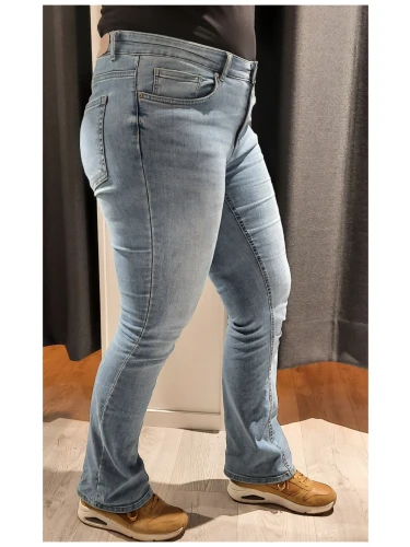 Only Carmakoma carwilly regular flared jeans tai 597 special bright blue denim.