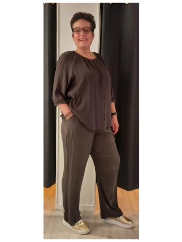 NO.1 BY OX BLOUSE WRINKLES IN NECKLINE TAUPE